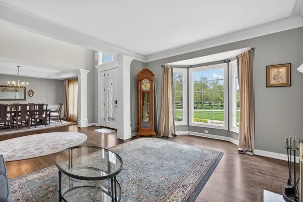 40W310 Waterford LN, St. Charles, IL 60175