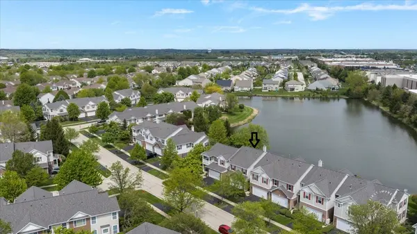 2530 Lorraine CIR, Geneva, IL 60134