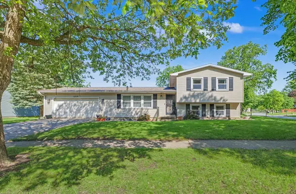 2502 Southwood DR, Champaign, IL 61821