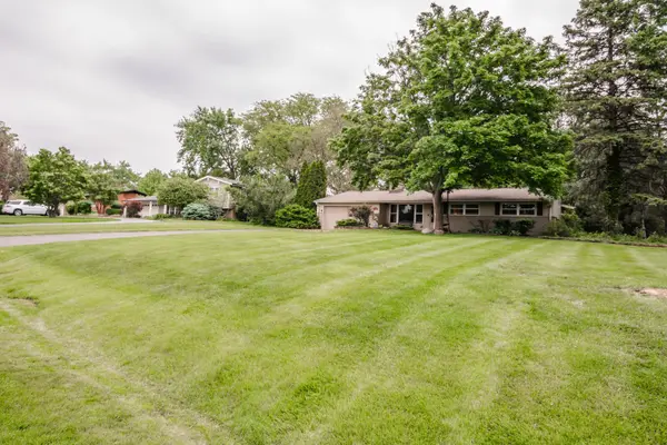 9S771 Brookbank RD, Willowbrook, IL 60527