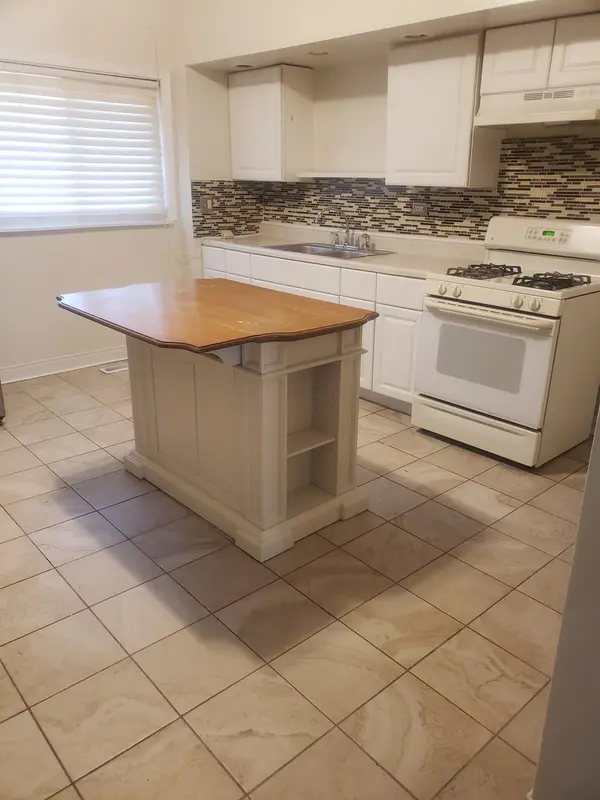 10523 S Corliss AVE #1, Chicago, IL 60628