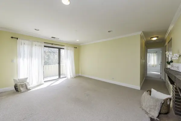5227 Rockpointe CT #5227, Gurnee, IL 60031