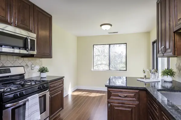5227 Rockpointe CT #5227, Gurnee, IL 60031