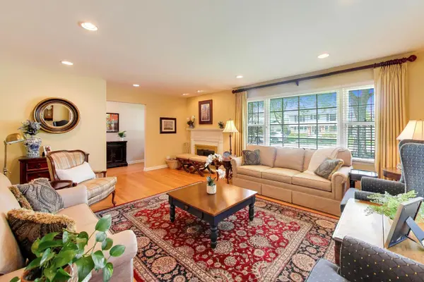 2401 Maple AVE, Northbrook, IL 60062