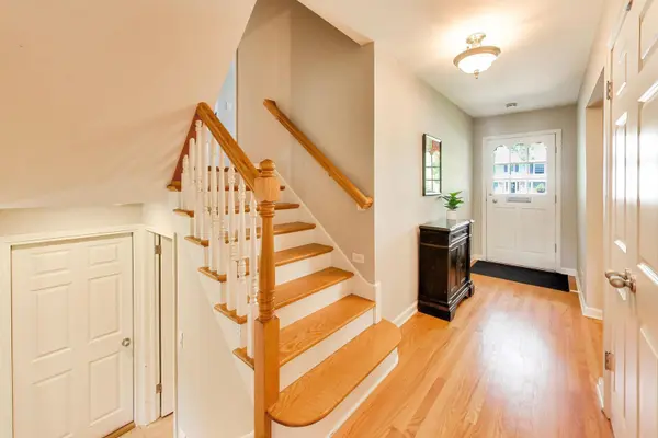 2401 Maple AVE, Northbrook, IL 60062
