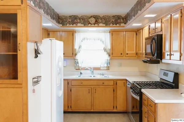 100 Adams, Coatsburg, IL 62325
