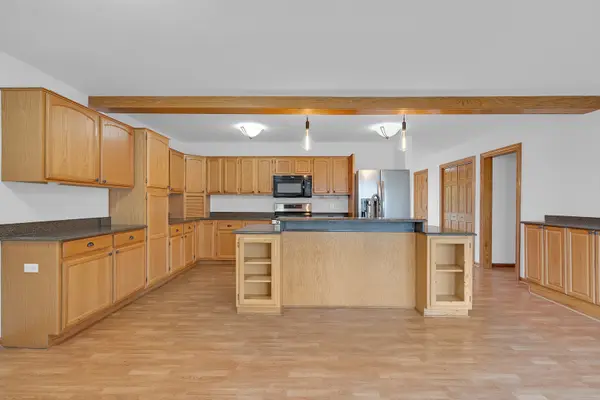 27514 N Forest Garden RD, Wauconda, IL 60084