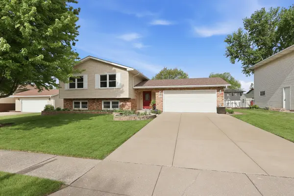 3706 Tam O Shanter DR, Bettendorf, IA 52722