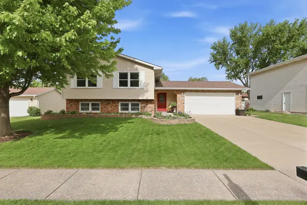 3706 Tam O Shanter DR, Bettendorf, IA 52722