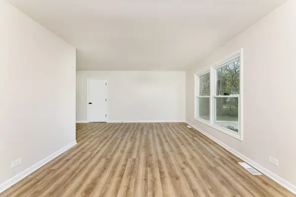 348 Seminole LN, Carol Stream, IL 60188