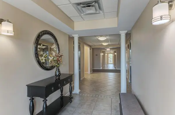 601 W Rand RD #106, Arlington Heights, IL 60004