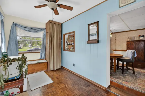 2015 N Zenith AVE, Davenport, IA 52804
