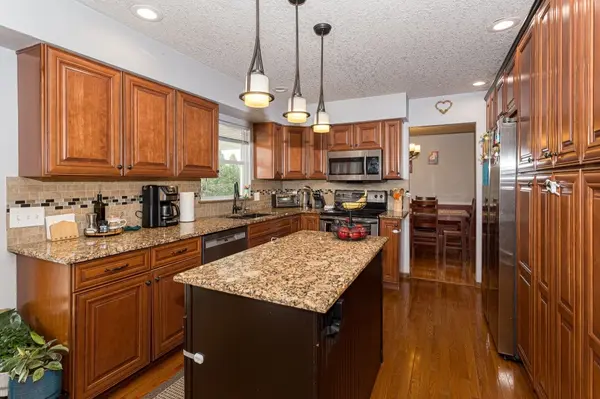 2039 E 46th ST, Davenport, IA 52807