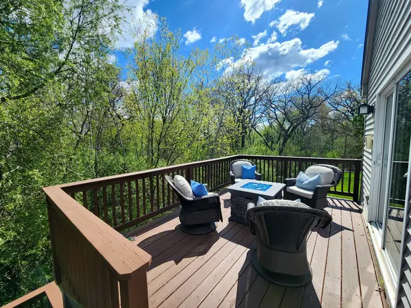 1043 Fairway DR, Fox Lake, IL 60020
