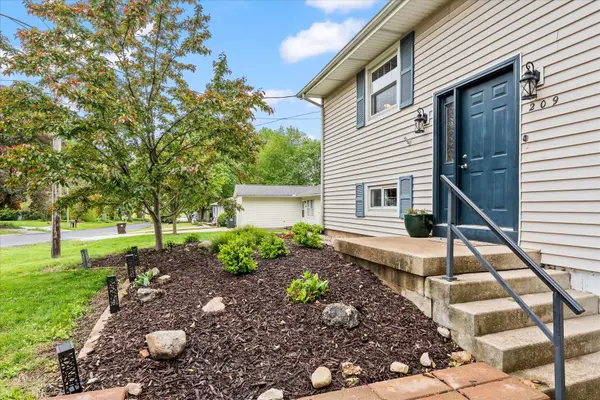 209 N Jefferson ST, Mahomet, IL 61853