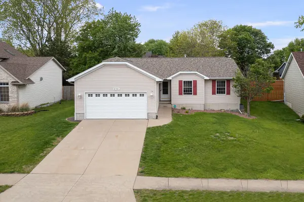 6703 BROOKVIEW LN, Davenport, IA 52806