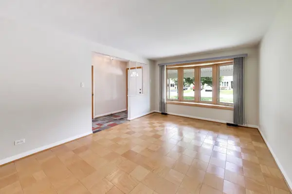 241 Brookhaven DR, Elk Grove Village, IL 60007