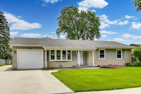 241 Brookhaven DR, Elk Grove Village, IL 60007