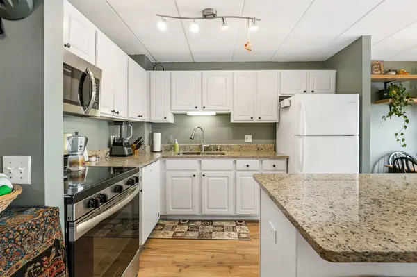 711 W Gordon TER #105, Chicago, IL 60613