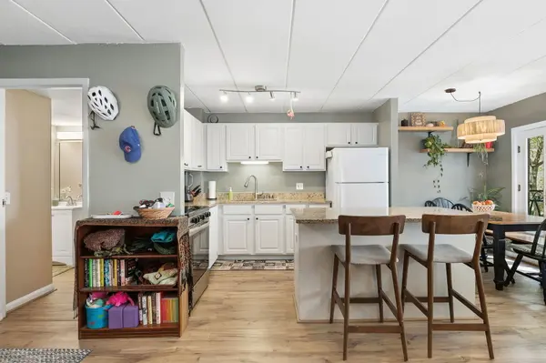 711 W Gordon TER #105, Chicago, IL 60613