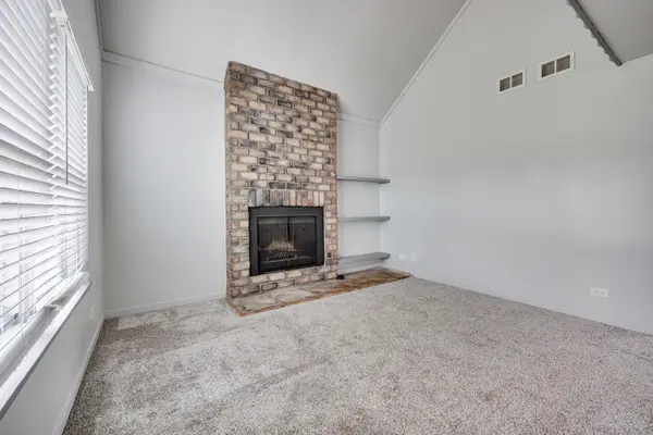 939 Chase CT, Gurnee, IL 60031