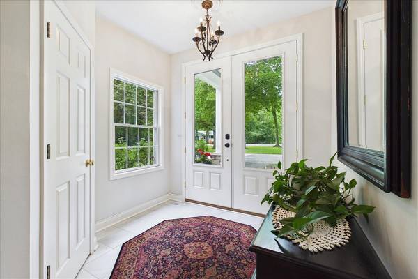 821 Oak Spring LN, Libertyville, IL 60048
