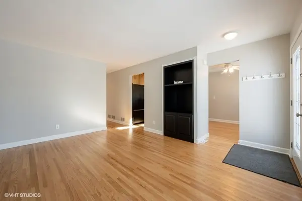 881 Manchester CRSE, Geneva, IL 60134