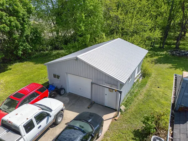 28325 S Elevator RD, Manhattan, IL 60442