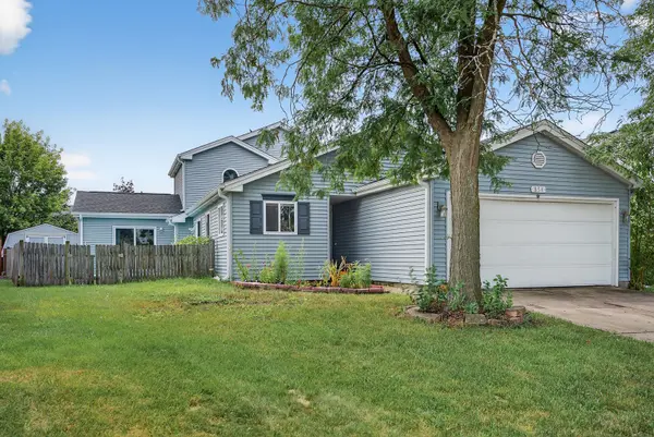 854 Plains CT,  Carol Stream,  IL 60188