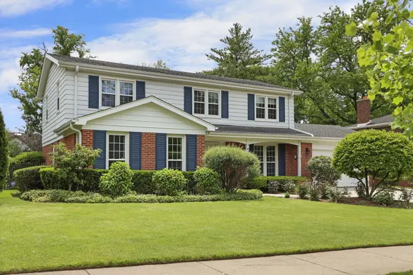 1427 Woodhill DR, Northbrook, IL 60062