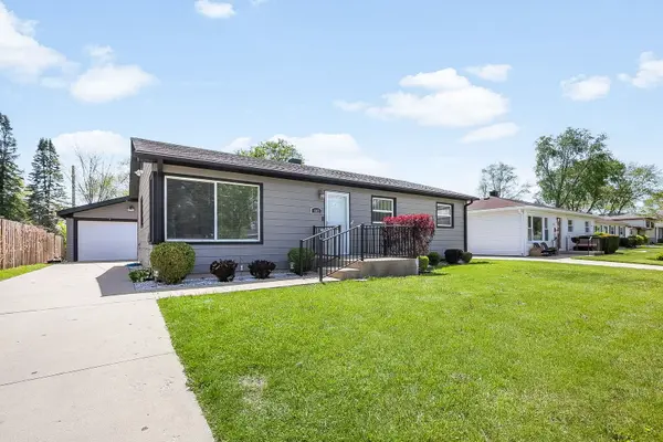 407 BONNIEBROOK AVE, Mundelein, IL 60060
