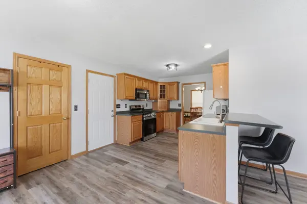 613 Conor CT, Blue Grass, IA 52726