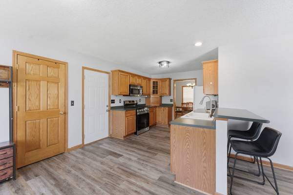 613 Conor CT, Blue Grass, IA 52726