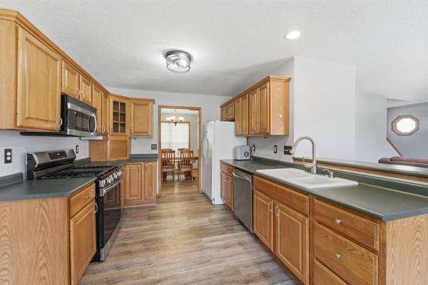 613 Conor CT, Blue Grass, IA 52726