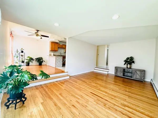 5815 N SPAULDING AVE #2B, Chicago, IL 60659