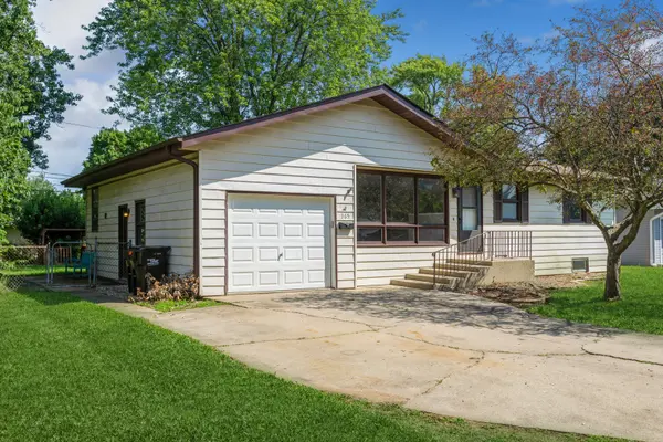 365 Harold ST, Crystal Lake, IL 60014