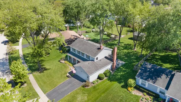 1839 Victoria RD, Mundelein, IL 60060