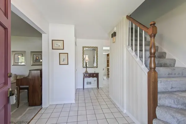 1839 Victoria RD, Mundelein, IL 60060