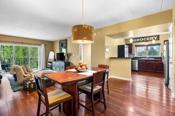 655 PERRIE DR #206, Elk Grove Village, IL 60007