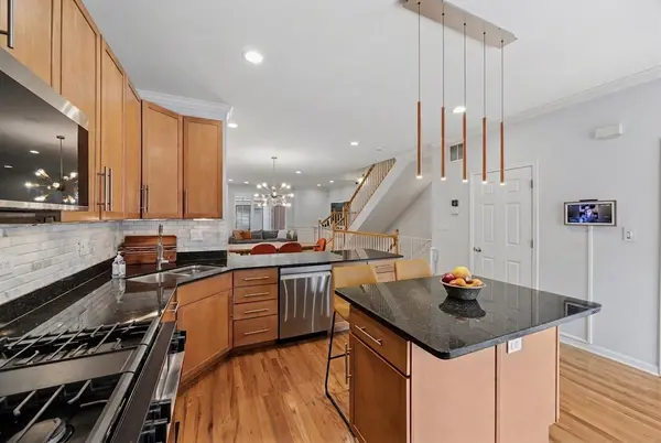 1031 Lincoln TRL, Oak Park, IL 60302