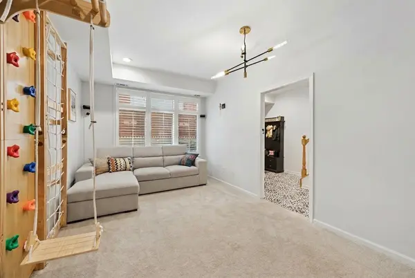 1031 Lincoln TRL, Oak Park, IL 60302