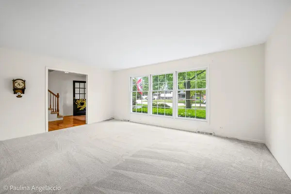 609 N Eagle LN, Palatine, IL 60067