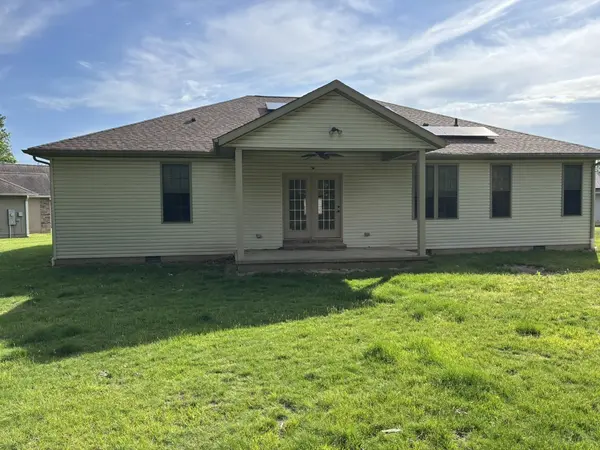 2004 Arthur CT, Carterville, IL 62918