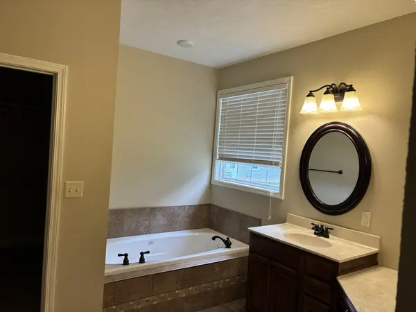 2004 Arthur CT, Carterville, IL 62918