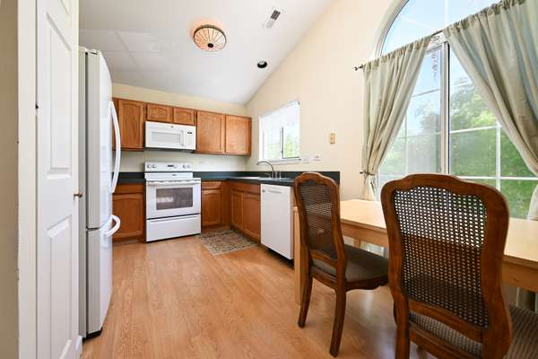 126 Winchester DR #B, Streamwood, IL 60107