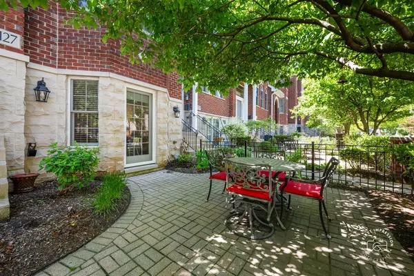 1127 Gilbert AVE #1127, Downers Grove, IL 60515