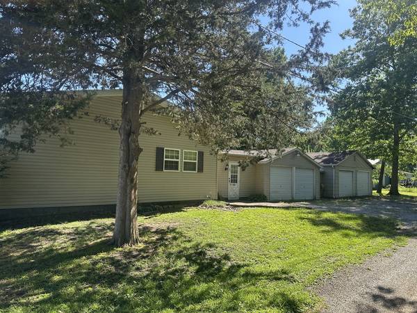 204 W Coal ST, Buckner, IL 62819
