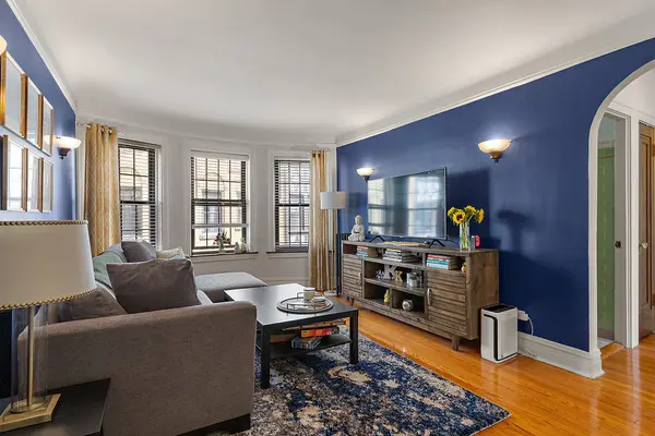 4207 N Kedvale AVE #2D, Chicago, IL 60641