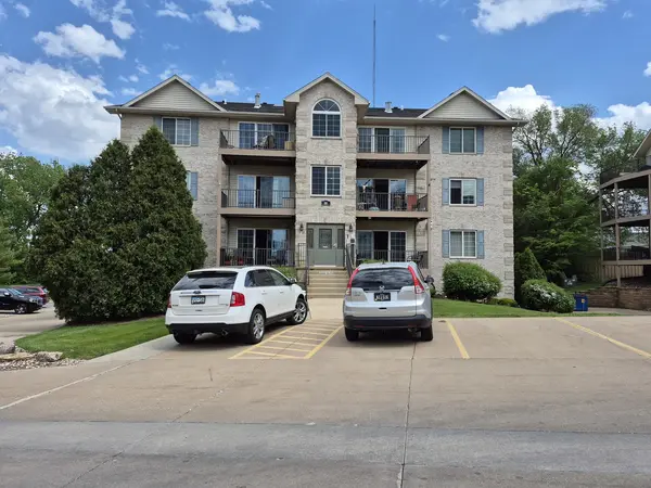 3120 Holiday CT #7, Bettendorf, IA 52722