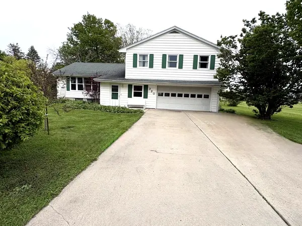 320 S Main ST, Creston, IL 60113